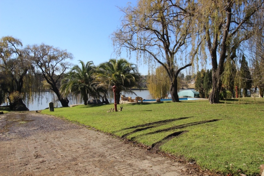 3 Bedroom Property for Sale in Lake Deneysville Free State